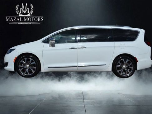 Used 2017 Chrysler Pacifica Limited FWD image 9