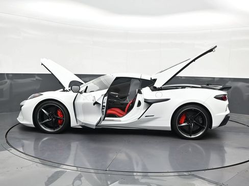 Used 2025 Chevrolet Corvette E-Ray AWD/4WD image 33