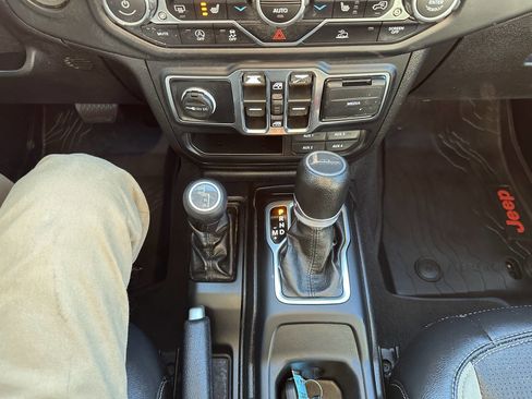 Used 2020 Jeep Gladiator Sport w/ Quick Order Package 24S image 17