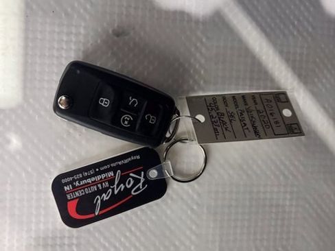 Used 2020 Volkswagen Passat 2.0T SEL image 32