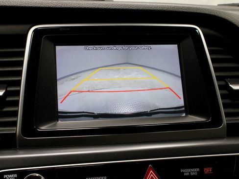 Used 2019 Hyundai Sonata SE FWD image 2