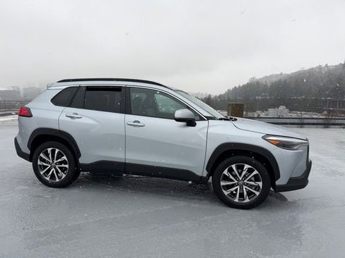 Certified 2023 Toyota Corolla Cross XLE w/ Convenience Package image 9