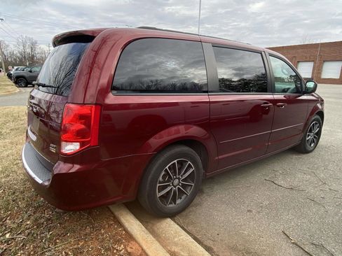 Used 2017 Dodge Grand Caravan GT image 9