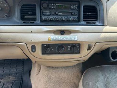 Used 2006 Ford Crown Victoria Police Interceptor image 15