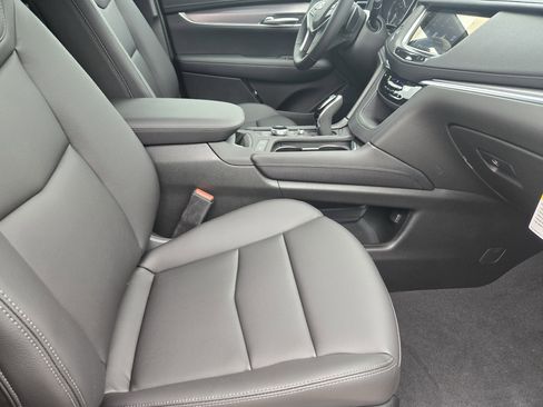 New 2025 Cadillac XT5 Luxury image 10
