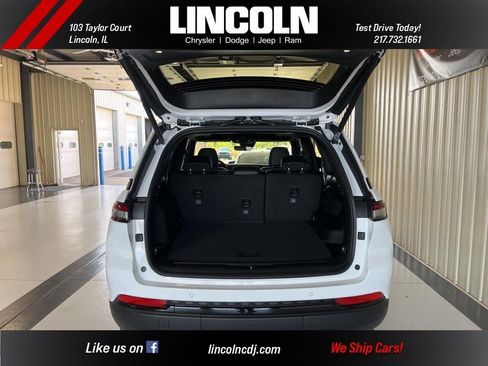 New 2025 Jeep Grand Cherokee Altitude image 10