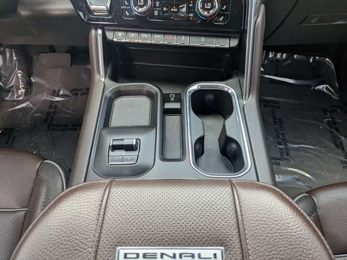 Used 2025 GMC Sierra 2500 Denali w/ Denali Reserve Package AWD/4WD image 19