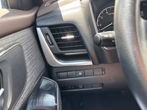 Used 2023 Nissan Rogue SV AWD/4WD image 35