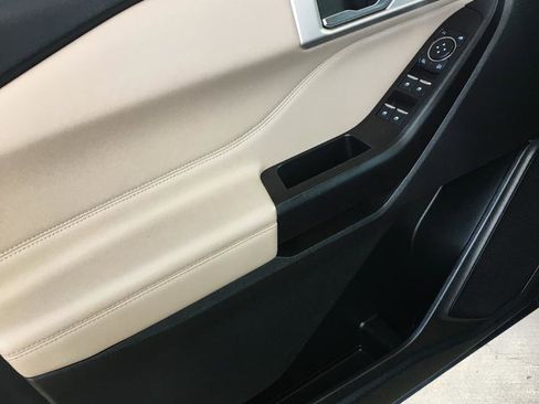 Used 2020 Ford Explorer Limited image 13