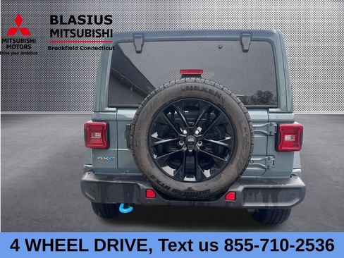 Used 2024 Jeep Wrangler Unlimited Sahara w/ Safety Group AWD/4WD image 8