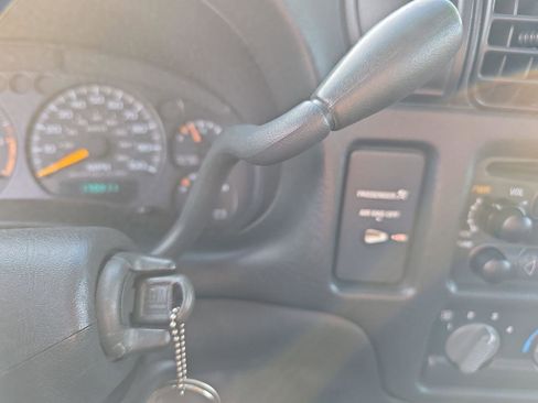 Used 1998 Chevrolet S10 Pickup LS w/ Preferred Equipment Group image 10