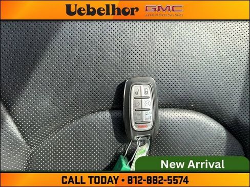 Used 2024 Chrysler Pacifica Limited image 36