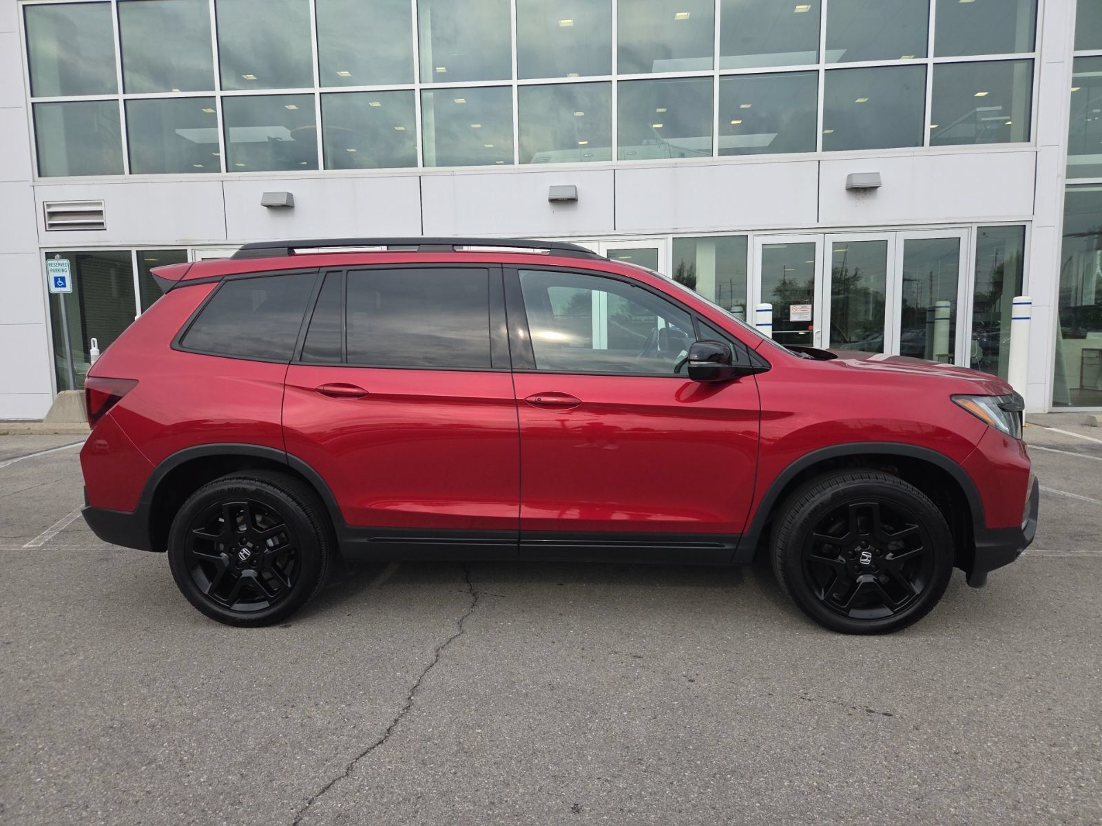 Used 2024 Honda Passport Black Edition image 4