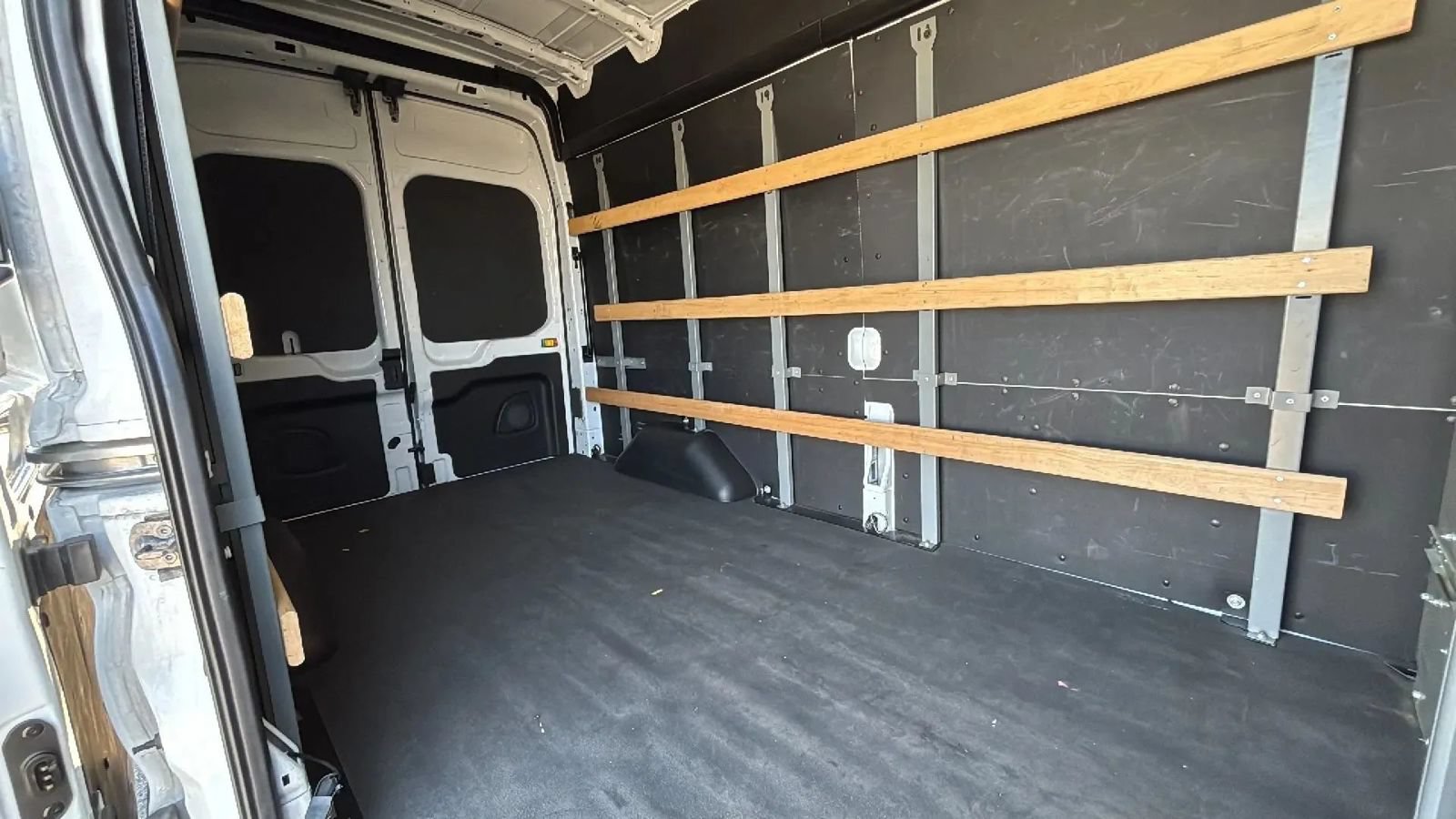 Used 2022 Ford E-Transit 148 High Roof w/ Load Area Protection Package RWD image 42