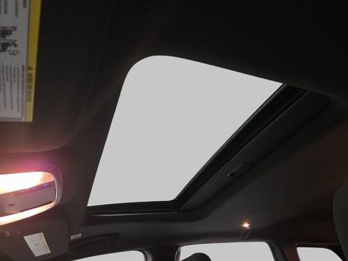 Used 2021 Jeep Grand Cherokee Laredo image 28