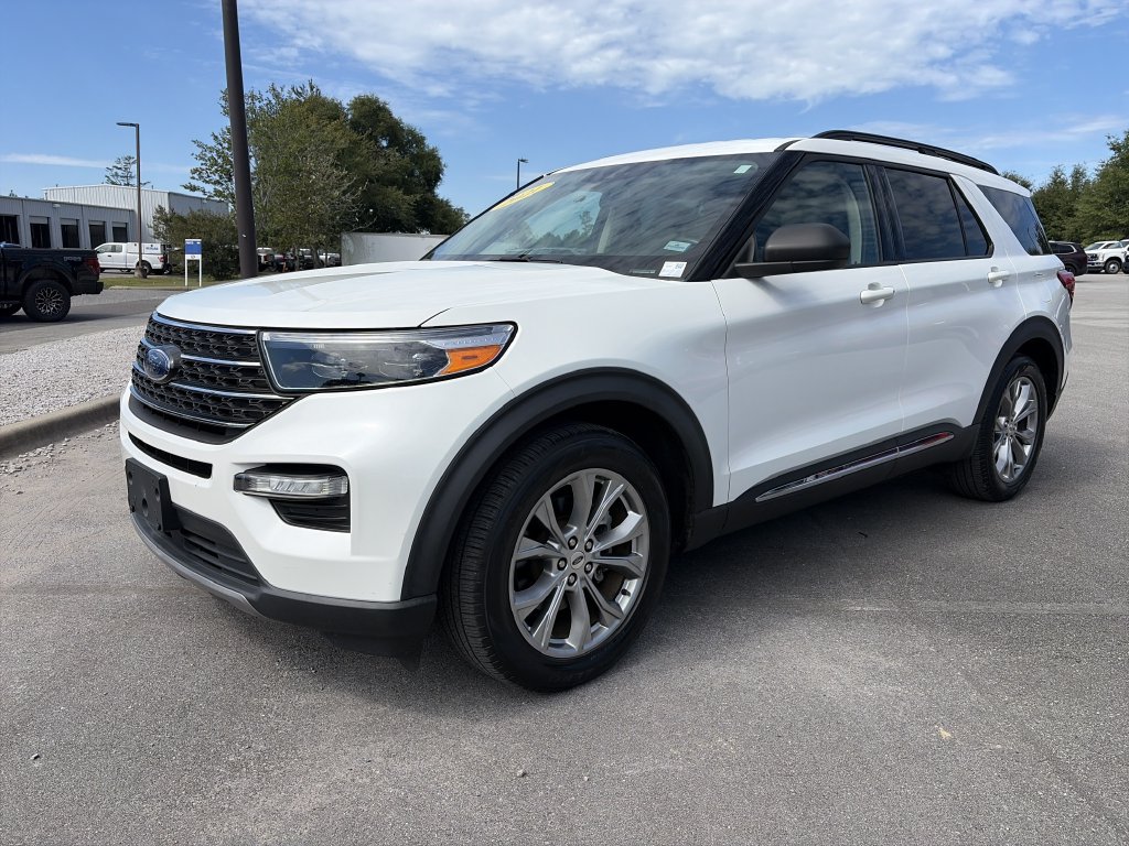 Certified 2021 Ford Explorer XLT w/ Equipment Group 202A RWD image 2