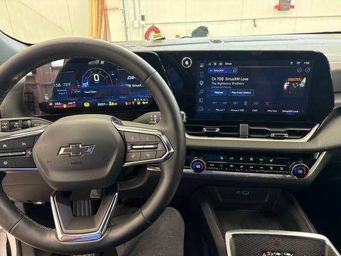 Used 2026 Chevrolet Equinox LT w/ Convenience Package II AWD/4WD image 6