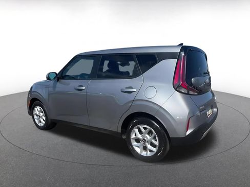 Used 2025 Kia Soul LX w/ LX Technology Package FWD image 10