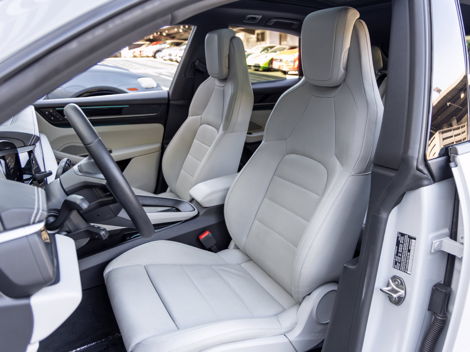 Certified 2025 Porsche Macan Electric RWD image 28