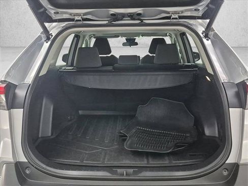 Used 2022 Toyota RAV4 XLE w/ Convenience Package FWD image 6