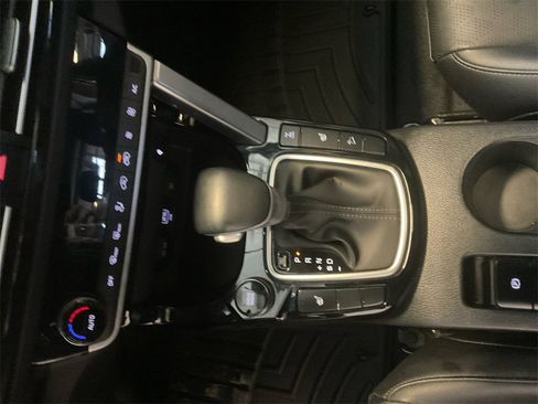 Certified 2021 Kia Seltos SX w/ SX Sunroof Package image 21