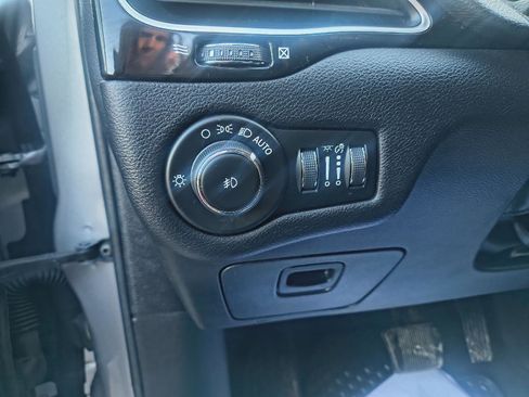 Used 2020 Jeep Cherokee Latitude Plus image 17