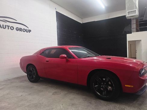 Used 2012 Dodge Challenger SXT image 5