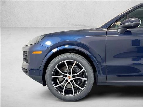 Used 2026 Porsche Cayenne AWD/4WD image 28