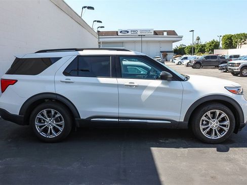 Used 2023 Ford Explorer XLT w/ Equipment Group 202A image 7