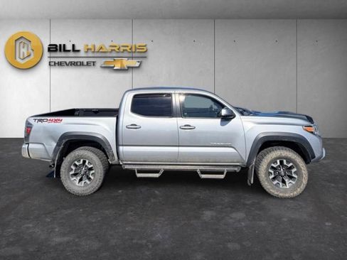 Used 2017 Toyota Tacoma TRD Off-Road w/ Tow Package (A/T) image 4