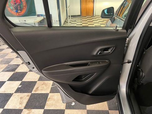 Used 2018 Chevrolet Trax LS image 31