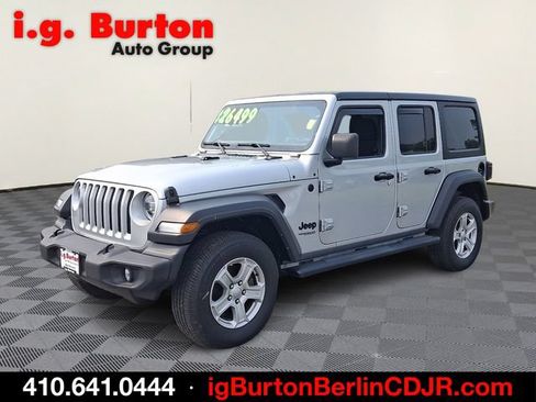 Used 2022 Jeep Wrangler Unlimited Sport AWD/4WD image 3