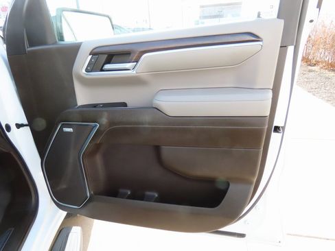 Used 2022 GMC Sierra 1500 SLT w/ SLT Convenience Package image 9