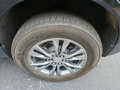 Used 2023 Cadillac XT5 Premium Luxury w/ LPO, Floor Liner Package AWD/4WD image 14