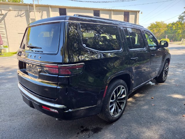 Used 2025 Jeep Wagoneer Series III w/ Premium Group I AWD/4WD image 11
