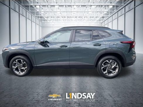 Used 2025 Chevrolet Trax LT w/ Driver Confidence Package FWD image 5