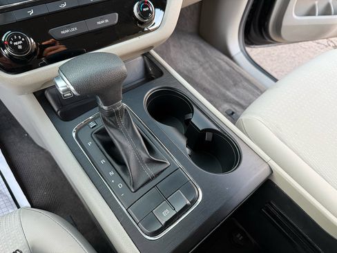 Used 2018 Kia Sedona L image 16