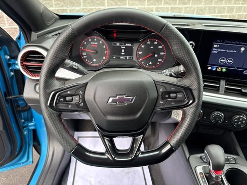 Used 2025 Chevrolet Trax RS w/ Driver Confidence Package FWD image 17