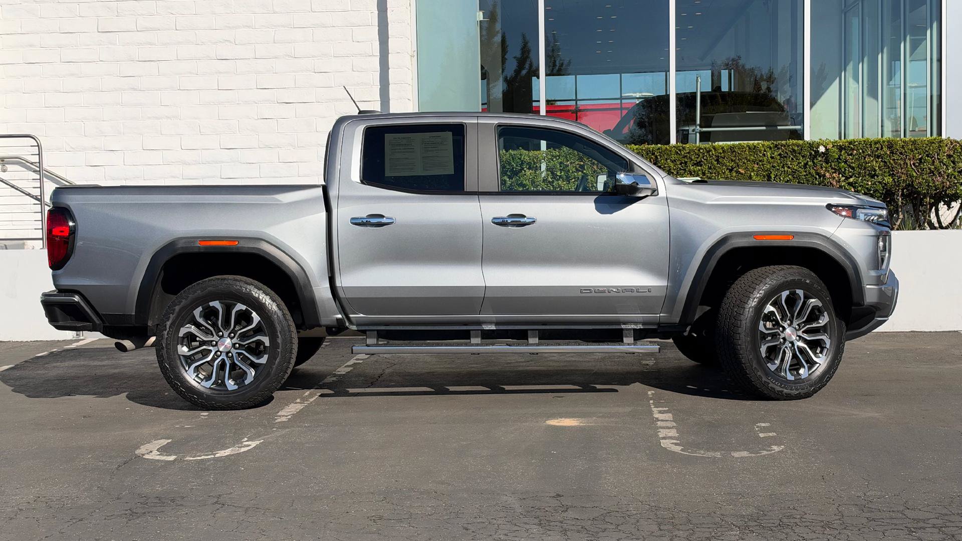 Used 2024 GMC Canyon Denali AWD/4WD image 3