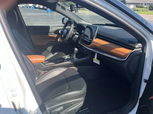 Used 2025 Jeep Compass Limited AWD/4WD image 8