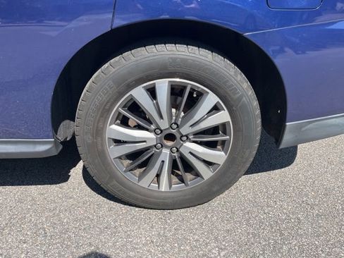 Used 2017 Nissan Pathfinder SV w/ SV Tech Package FWD image 34