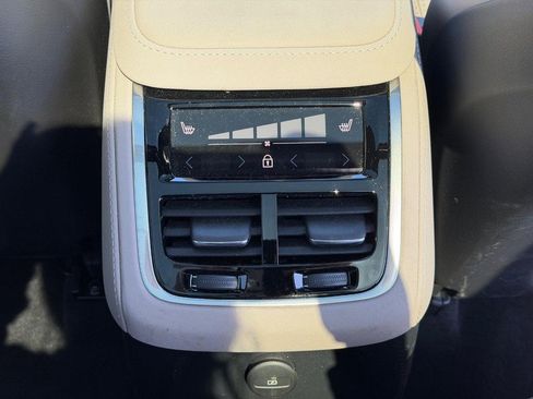 New 2026 Volvo XC90 T8 Ultra w/ Protection Package Premier image 9