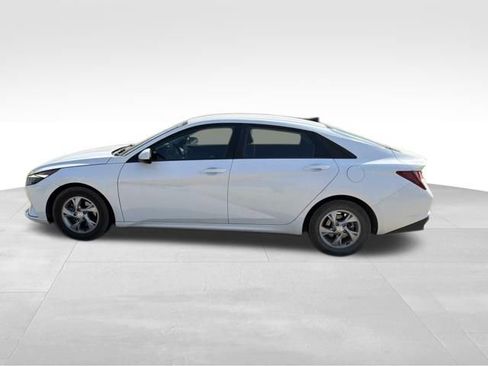 Used 2021 Hyundai Elantra SE FWD image 6