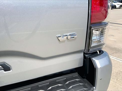 Used 2022 Toyota Tacoma SR5 w/ Technology Package RWD image 10