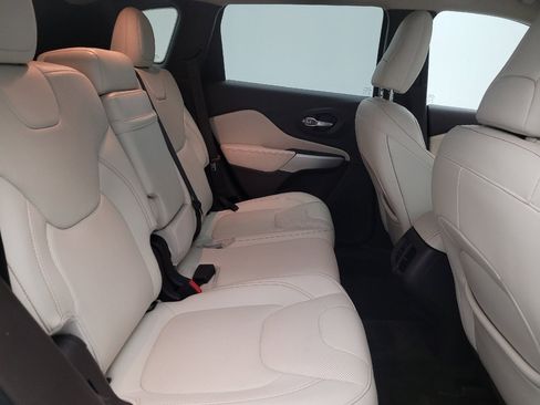 Used 2017 Jeep Cherokee Overland w/ Heavy Duty Protection Group AWD/4WD image 19