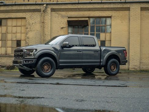 Used 2017 Ford F150 Raptor w/ Equipment Group 802A Luxury image 7