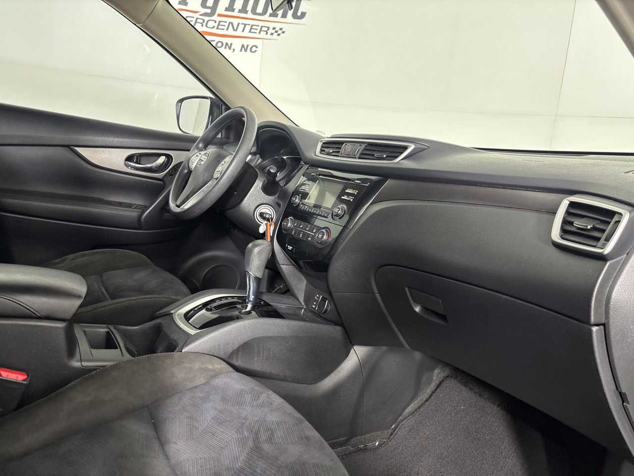 Used 2015 Nissan Rogue S FWD image 25