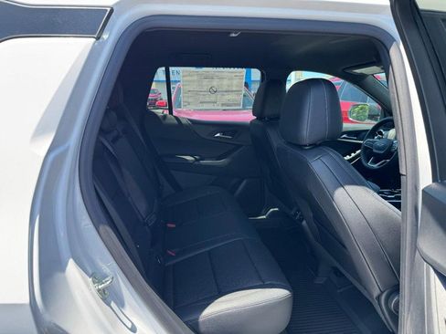 New 2026 Chevrolet Equinox LT w/ Convenience Package II FWD image 5