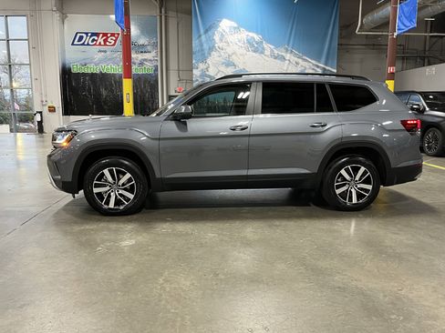 Used 2023 Volkswagen Atlas SE image 2