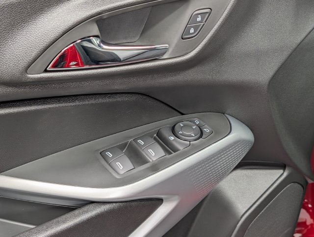 New 2026 Chevrolet Trax RS w/ Sunroof Package FWD image 15